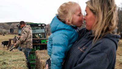 Near wolf encounter leaves Colorado mother fearful