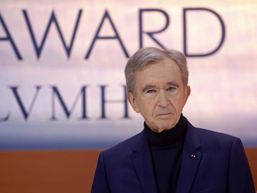 Bernard Arnault sent a memo banning LVMH staff from talking to certain news outlets, sparking backlash among French journalists—including from publications he owns