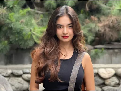 Anushka Sen Becomes 1st Indian To Perform At Times Square, Teams Up with AY Young For Battery Tour