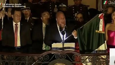 “¡Viva la división de poderes”: La indirecta de Enrique Alfaro a AMLO durante el Grito de Independencia en Jalisco