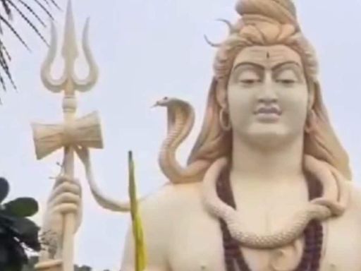 In MP’s Kachnar City, This 76-foot-tall Lord Shiva Idol A Major Attraction - News18