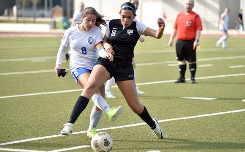 Royals, Panthers split key D-I soccer matchups