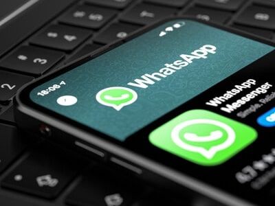 WhatsApp tests customisable colour themes for chat bubbles on iOS: Report