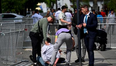斯洛伐克總理遇刺送醫！當街連傳數聲槍響 警方逮捕開槍兇嫌