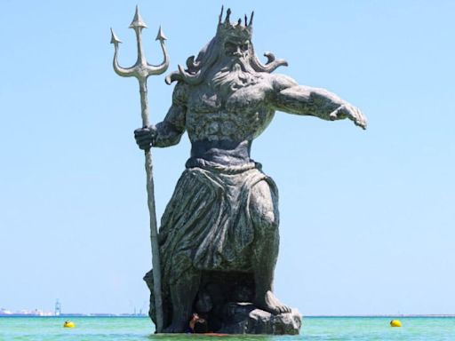 Poseidón, dios griego del mar y ríos, portador de destrucción, desata teorías por estatua en Yucatán