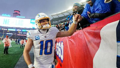 Chargers News: Herbert Praises Shane Day’s Influence on QB Room