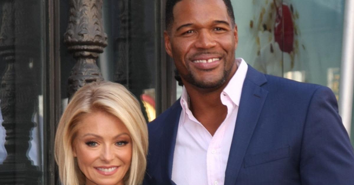 The Untold Truth Of Kelly Ripa Is Tumbling Out