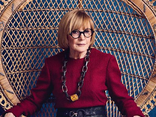 Anne Robinson dating Queen Camilla's ex-husband