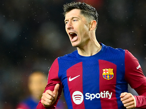 Robert Lewandowski set for showdown talks with Barcelona as striker set for massive wage rise despite uncertainty about his future | Goal.com
