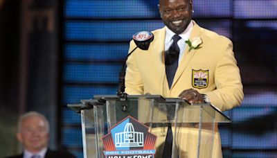 Emmitt Smith celebrates getting to watch his son play in The Swamp