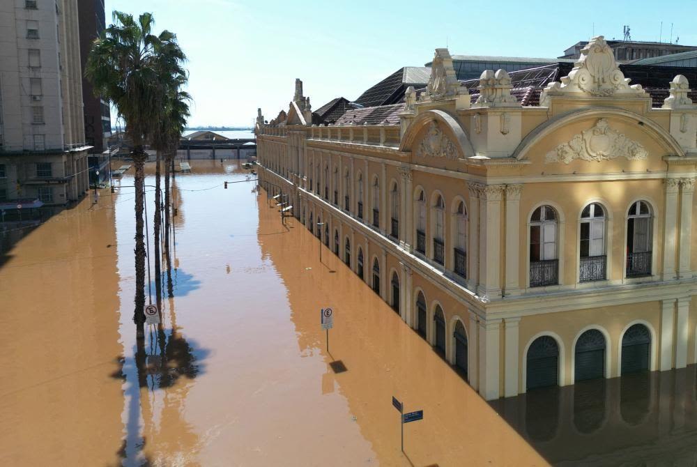 Brazil floods: 'We've never experienced anything like it'