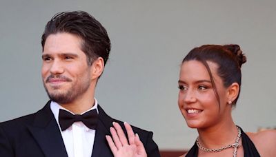 Cannes 2024 : le décolleté XXL d’Adèle Exarchopoulos donne chaud à la Croisette, François Civil déstabilisé