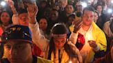 Venezolanos en Lima hacen vigilia frente a la embajada de Venezuela en rechazo a resultados de elecciones presidenciales en su país.