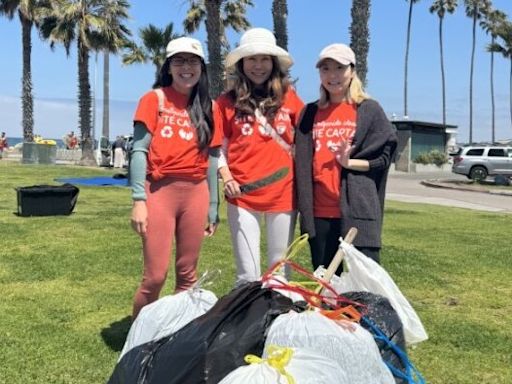 Chinese School of San Diego helps clean La Jolla Shores beach