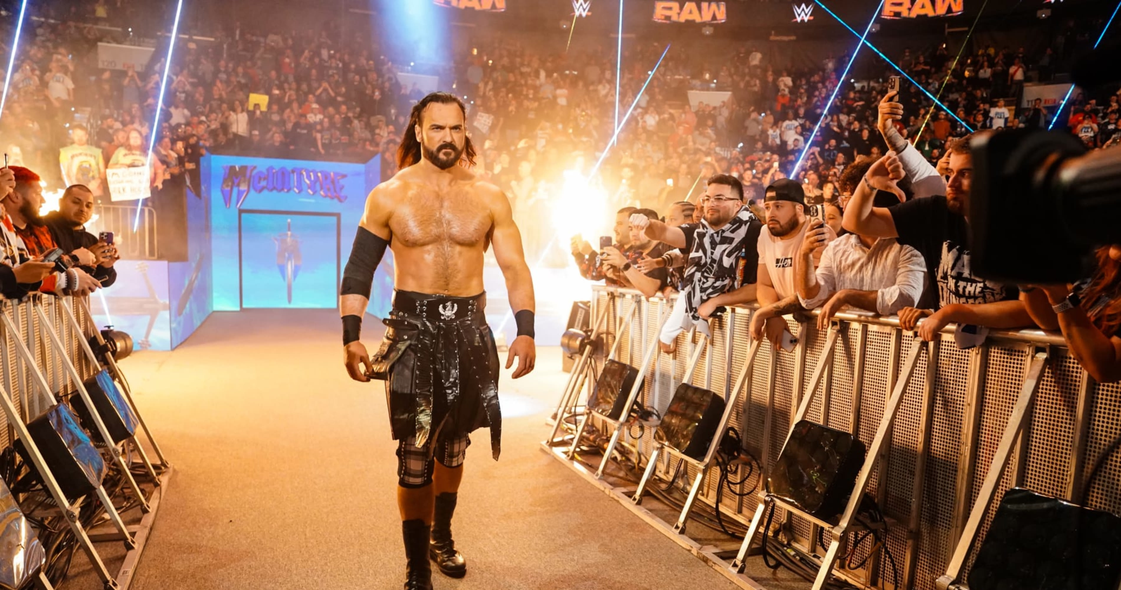 Video: Drew McIntyre Trolls Manchester United Icon Wayne Rooney During WWE Live Event