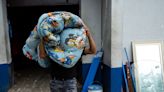 Guatemala traslada a 225 reos para recuperar el control de una prisión en el sur del país