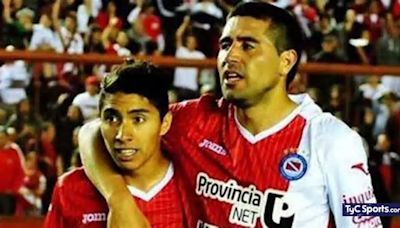 Jugó con Riquelme, está en el radar de la Selección de Chile y enfrentará a Racing en la Sudamericana: la historia de Luciano Cabral