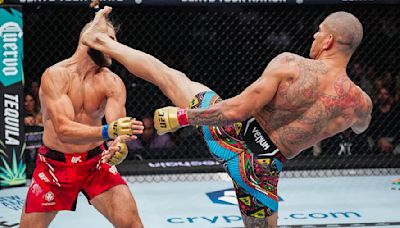 Alex Pereira delivers SPECTACULAR head kick KO at UFC 303