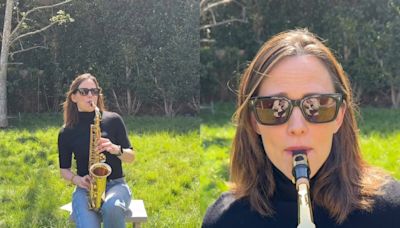 Fans are obsessed with Jennifer Garner playing saxophone for Reese Witherspoon’s birthday: ‘Legendary’