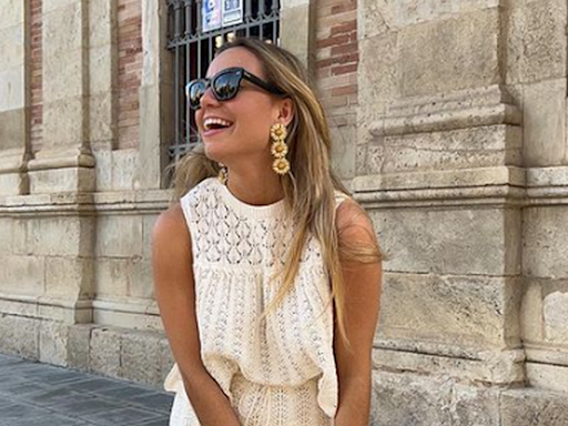 Los 5 vestidos blancos de Zara cómodos y elegantes con los que parecerás más morena este verano