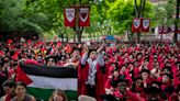 影/哈佛大學拒頒畢業證書給示威學生 數百名畢業生畢典上憤而離席