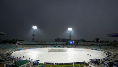 IPL-17: KKR vs MI | Toss delayed due to bad weather in Kolkata