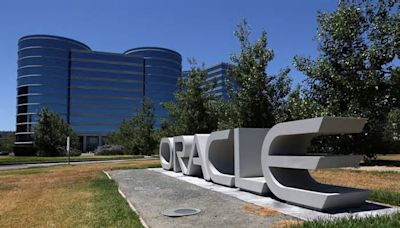 Billionaire Ellison Is Moving Oracle to Nashville From Texas