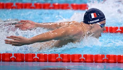 Natation aux JO de Paris 2024 : Léon Marchand décroche l’or sur 400 m 4 nages, début d’une moisson espérée