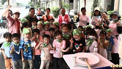 中正預校娃娃兵包粽！幼兒園與誠義里同樂 提前慶端午