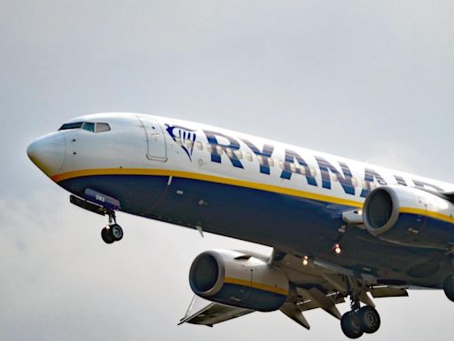 Edinburgh flight U-turns after take-off as three men arrested following a disturbance