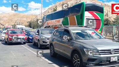 Carretera Central colapsa por el pase de cientos de unidades de Lima al centro del país