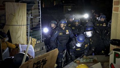 美警方清場UCLA營地！數十名抗議者遭逮捕