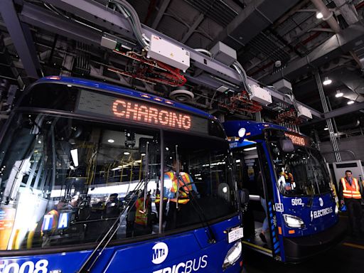 N.Y. Gov. Hochul, MTA introduce 60 all-electric buses on select NYC routes, including Staten Island