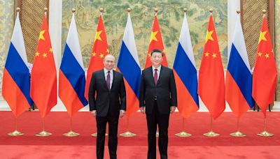 Putin y su homólogo chino Xi Jinping anuncian que reforzarán las relaciones estratégicas entre ambos países