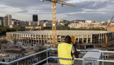 La Generalitat aflora 1,5 millones de euros en salarios impagados entre las subcontratas de las obras del Camp Nou