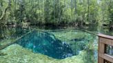 Adolescentes encuentran cadáver flotando mientras exploraban una caverna sumergida en Florida