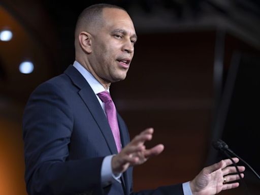Jeffries calls on Alito to recuse himself from all Jan. 6 cases