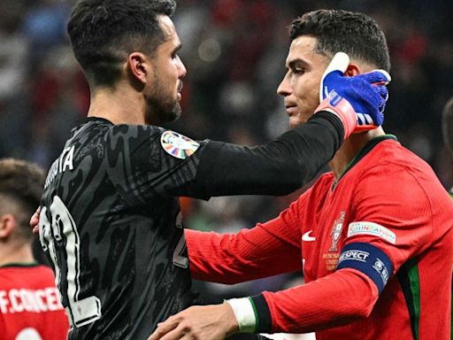 Portugal Goalkeeper Diogo Costa Defends Cristiano Ronaldo After 'Game Of His Life' vs Slovenia | Football News