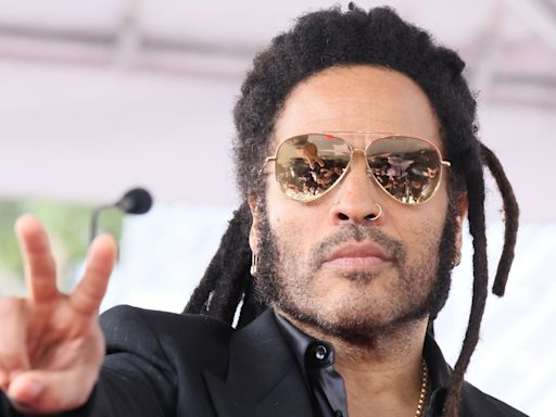 El impactante vídeo de Lenny Kravitz haciendo ejercicio con pantalones de cuero y botas