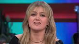 Kelly Clarkson Debuts New Wispy Bangs on “The Kelly Clarkson Show”