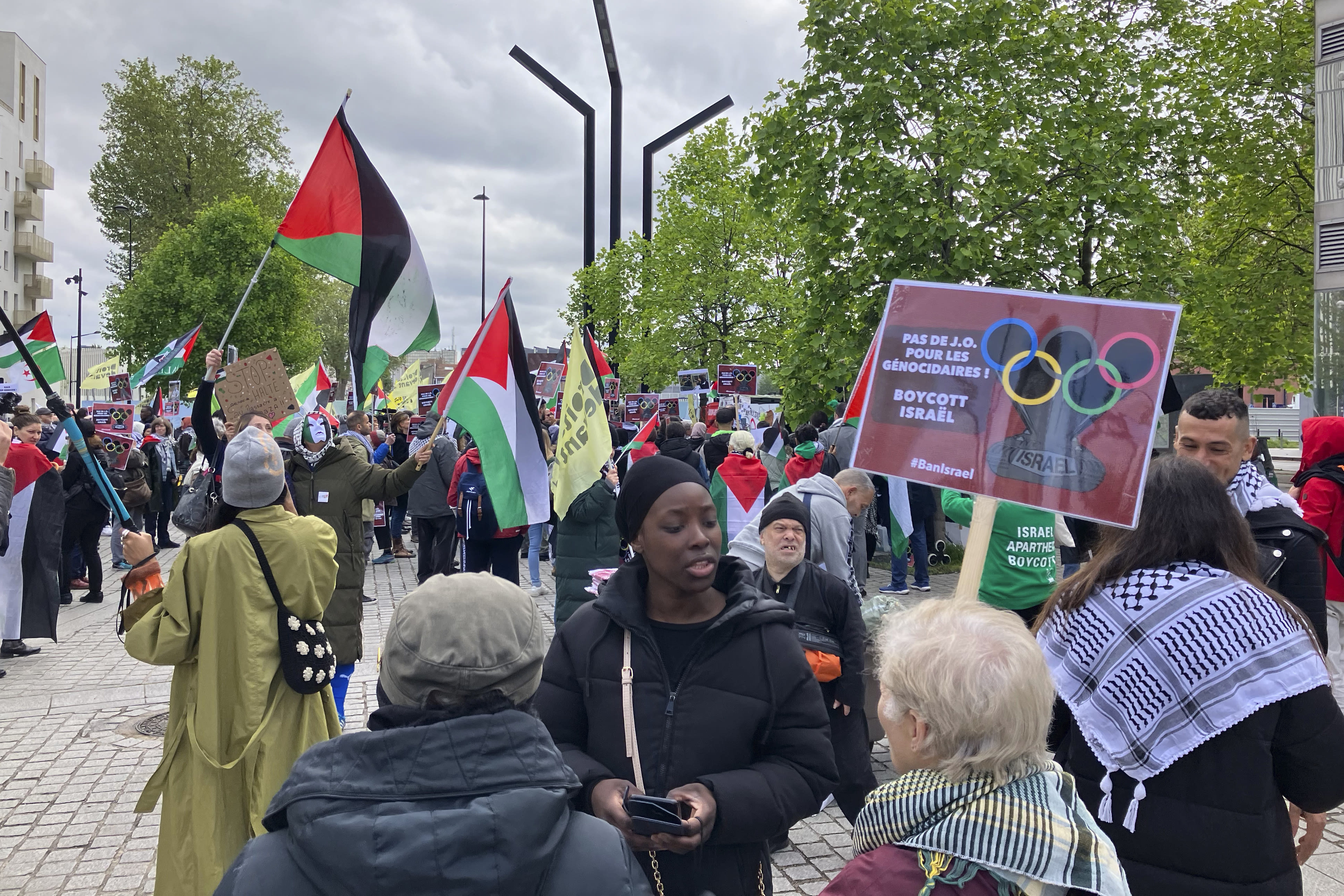 Pro-Palestinian protesters call on Olympic officials to limit Israel's participation in Paris Games