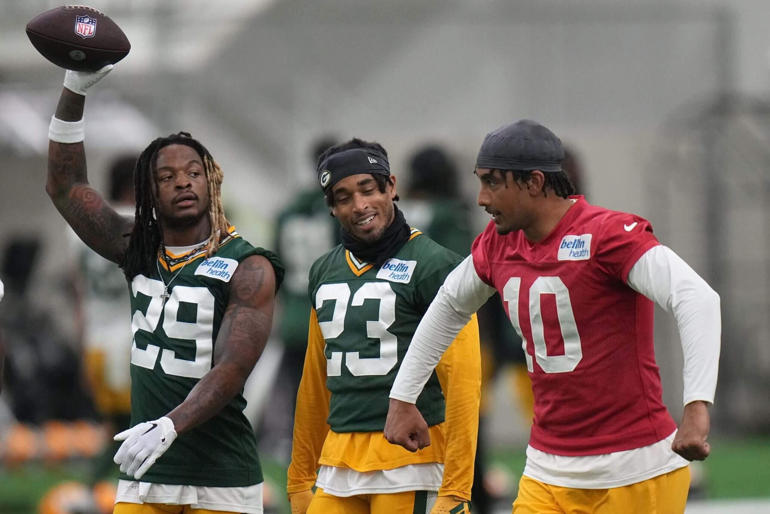 Jordan Love sets tone at Packers' voluntary OTAs as he awaits new contract