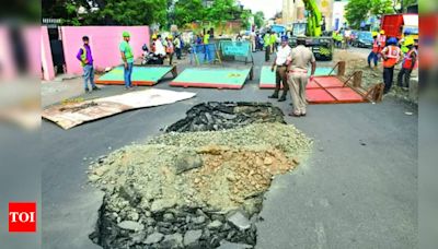 Arcot Road caves in near Powerhouse bus stop | Chennai News - Times of India