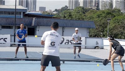 What do Selena Gomez, George Clooney and Serena Williams have in common? Playing pickleball, and here’s how you get ready to join in a game (VIDEO)