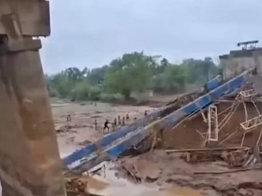 Girder of under-construction bridge collapses due to rain in Jharkhand's Giridih