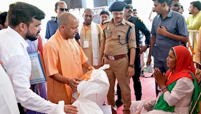 U.P. CM Yogi Adityanath visits flood-hit areas of Balrampur and Shravasti