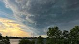 Tornado rips through Montreal area, uproots trees, overturns semi-trailer | Globalnews.ca