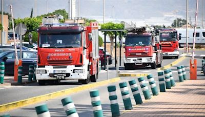 Fallecen dos mujeres tras el choque entre un turismo, que ha ardido, y una furgoneta en El Ejido