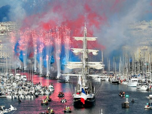 Olympisches Feuer erreicht Frankreich: Mehr als 150.000 Menschen feiern in Marseille