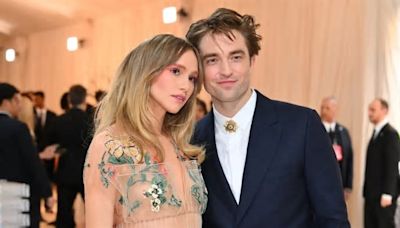 Primo figlio per Robert Pattinson, la star di The Batman e Suki Waterhouse sono diventati genitori